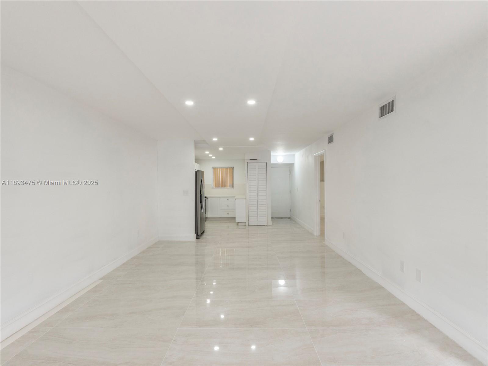 FOXCROFT APTS INC CONDO - Residential Lease