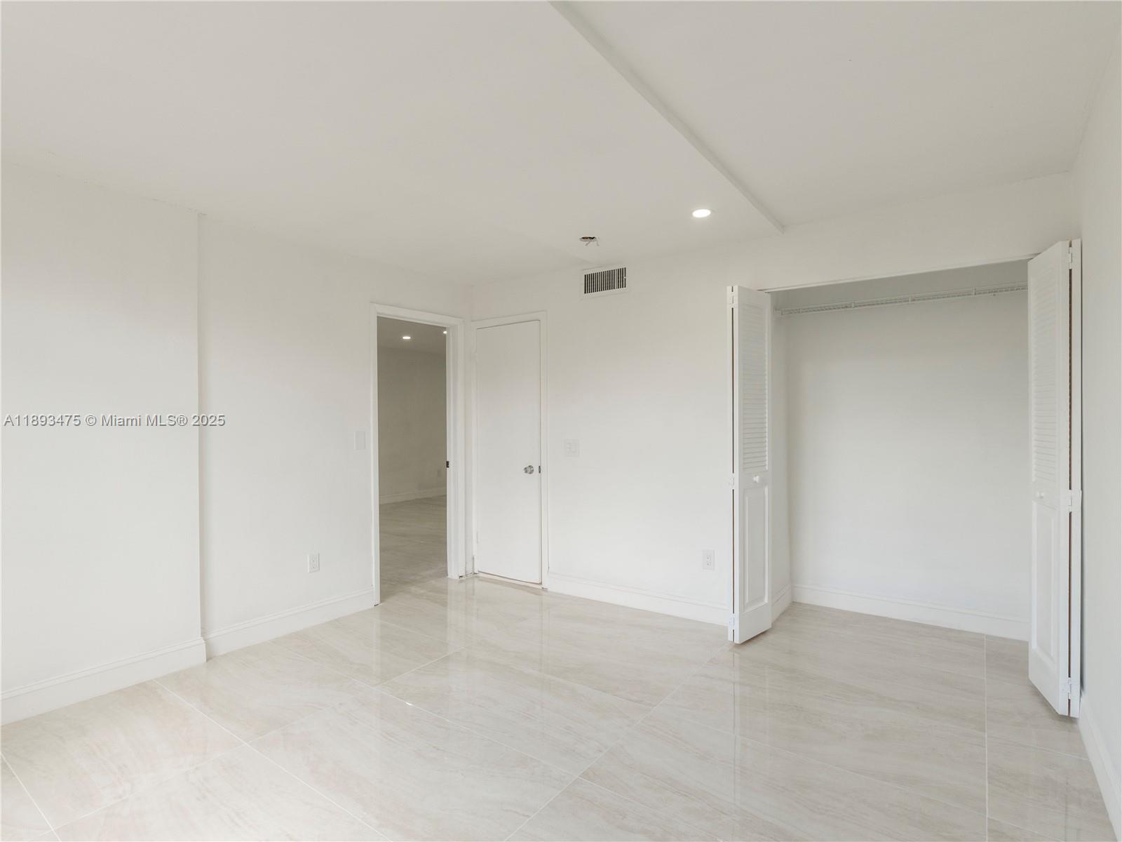 FOXCROFT APTS INC CONDO - Residential Lease