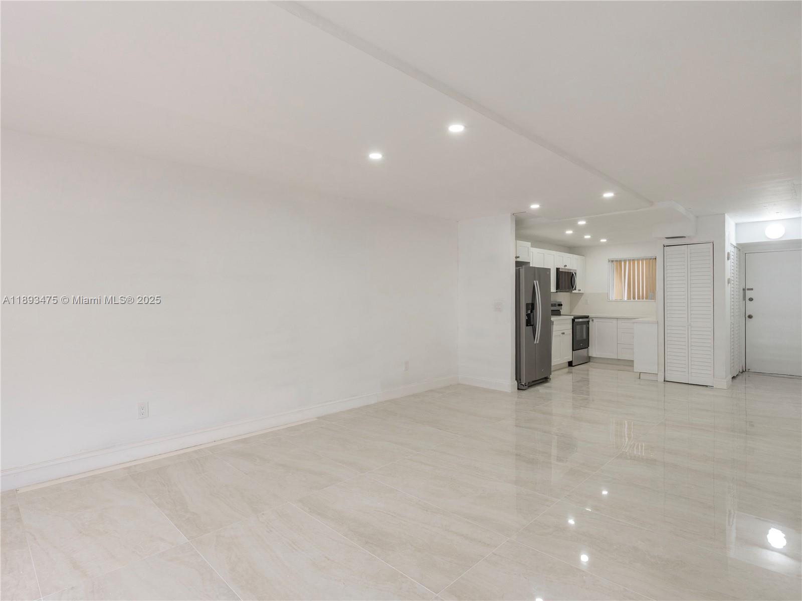 FOXCROFT APTS INC CONDO - Residential Lease