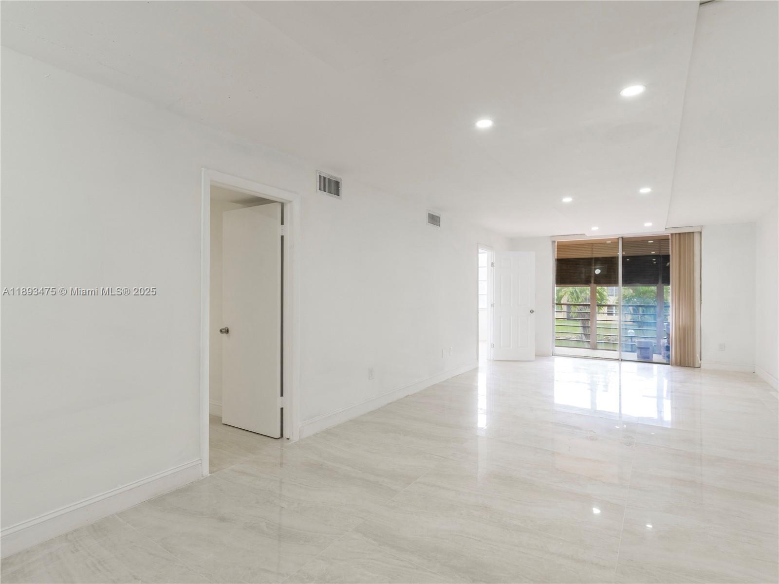 FOXCROFT APTS INC CONDO - Residential Lease