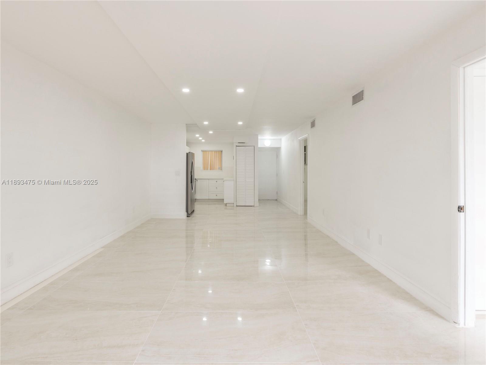 FOXCROFT APTS INC CONDO - Residential Lease