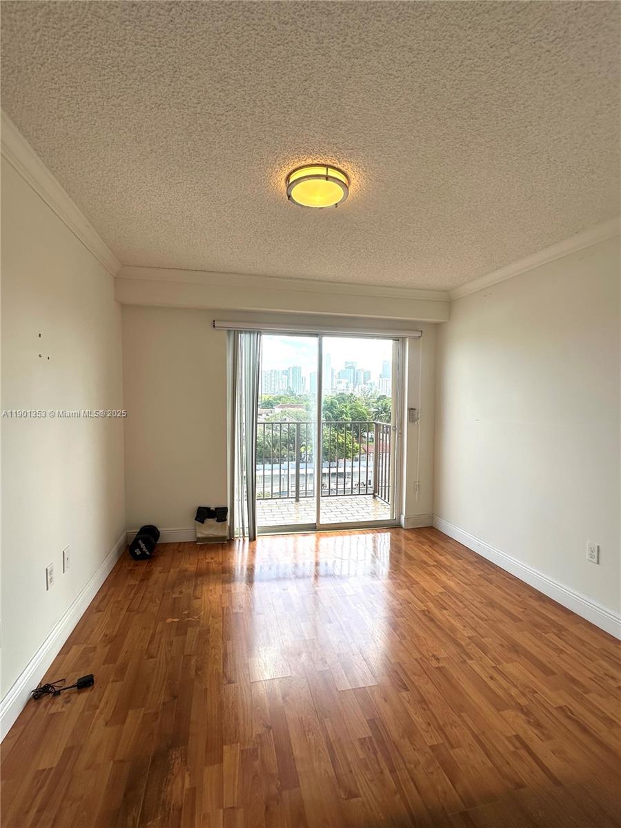 PRESIDENTIAL CORNERS COND - Residential