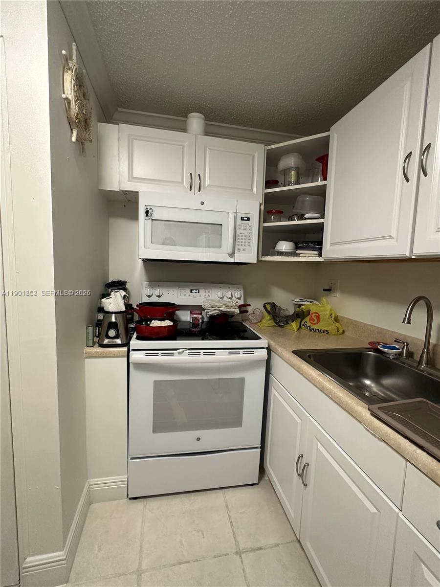 PRESIDENTIAL CORNERS COND - Residential