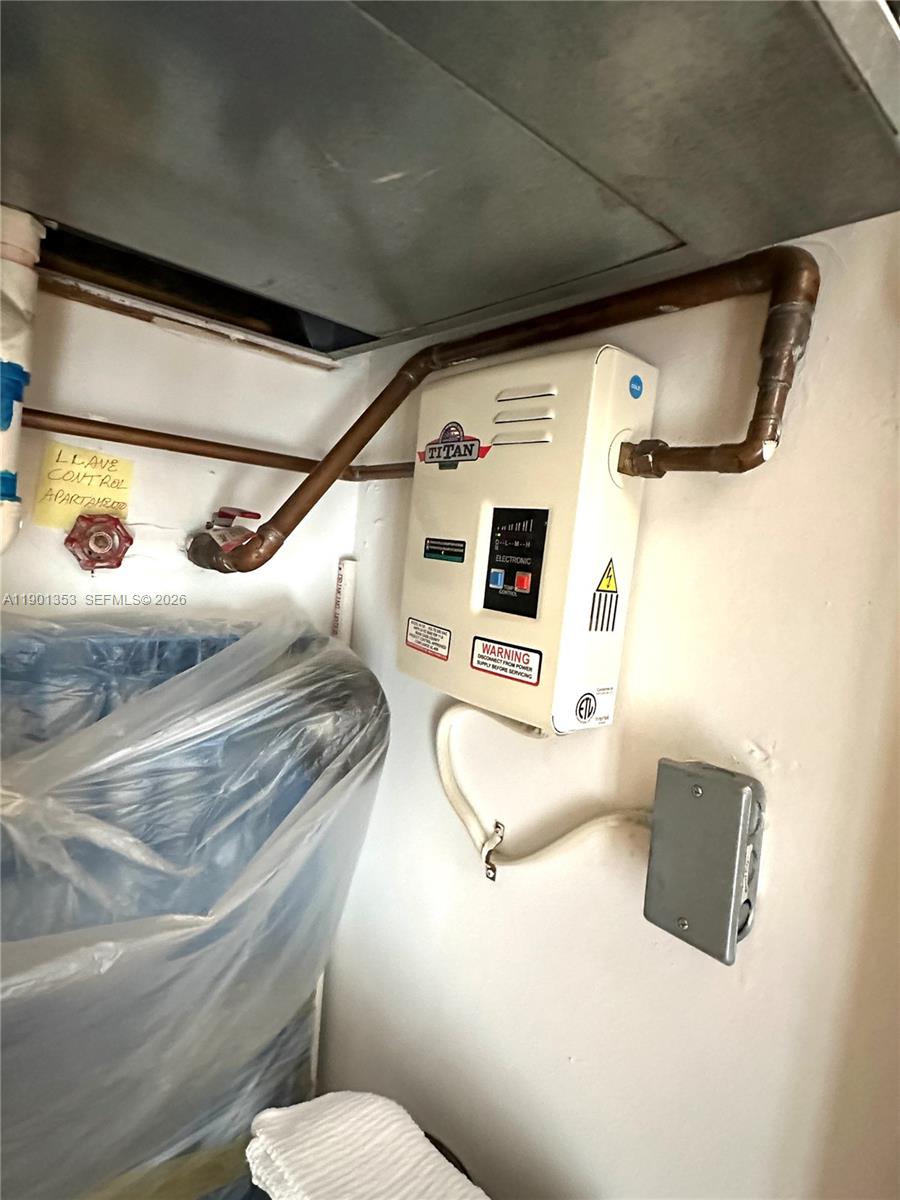 PRESIDENTIAL CORNERS COND - Residential