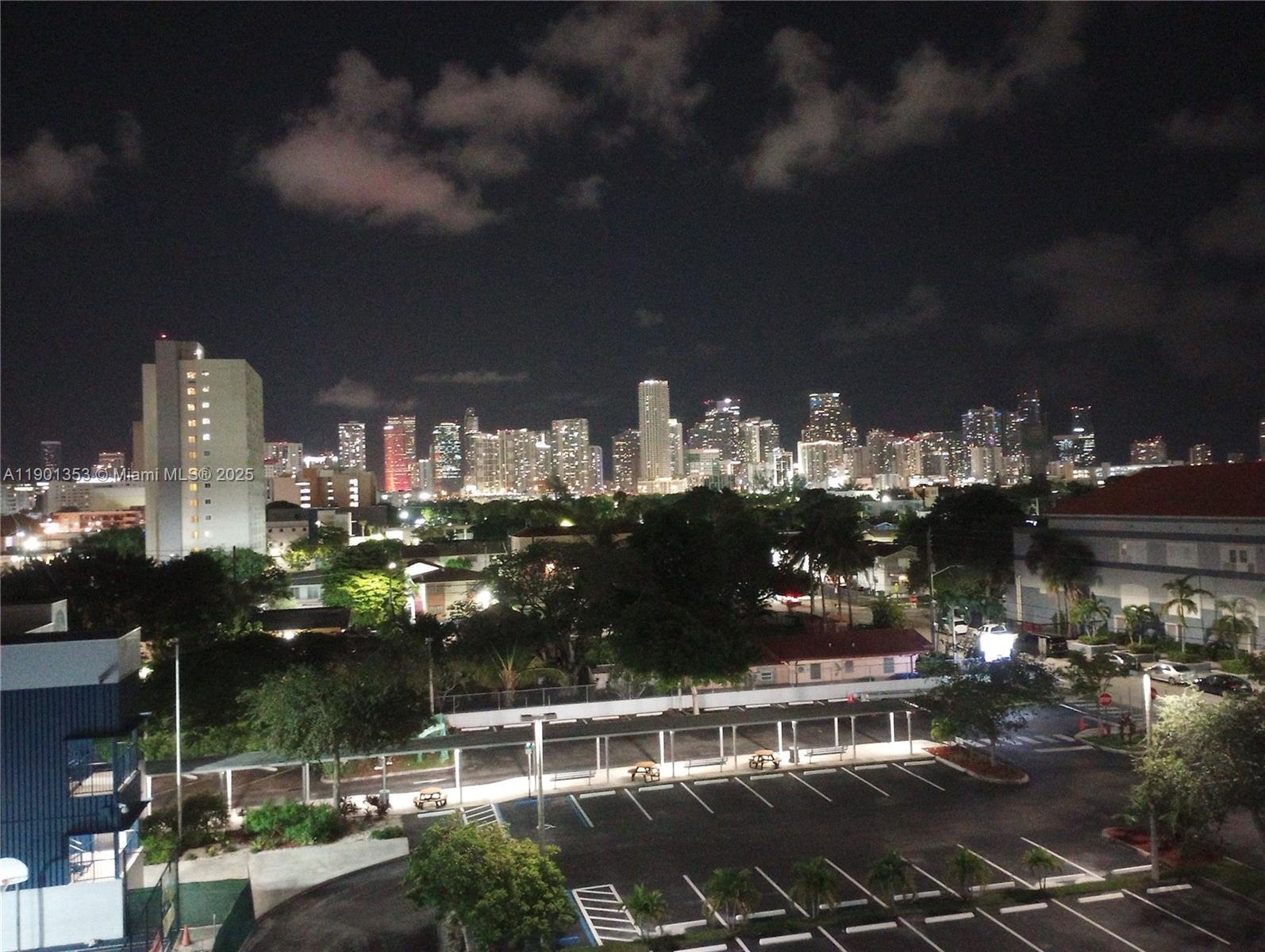 PRESIDENTIAL CORNERS COND - Residential