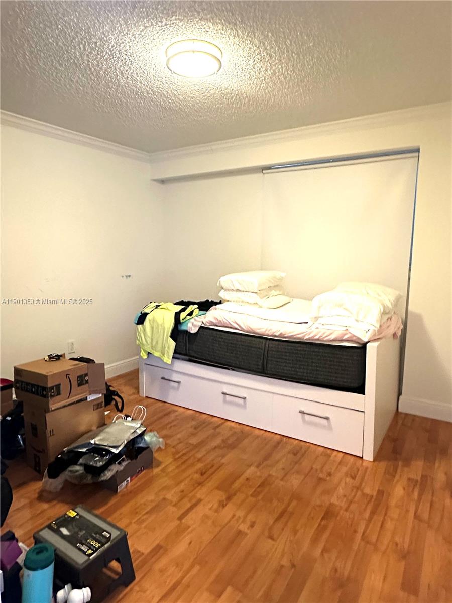 PRESIDENTIAL CORNERS COND - Residential