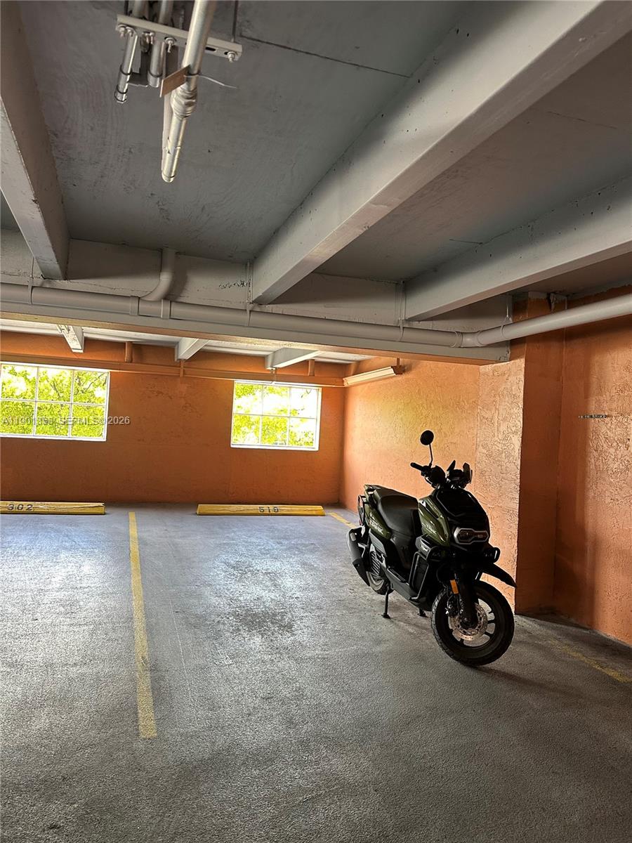 PRESIDENTIAL CORNERS COND - Residential