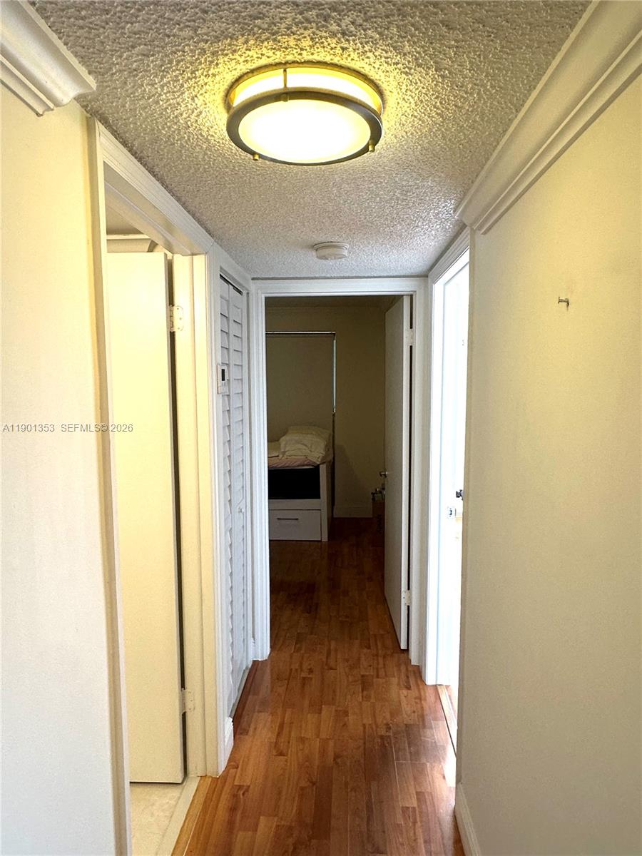 PRESIDENTIAL CORNERS COND - Residential