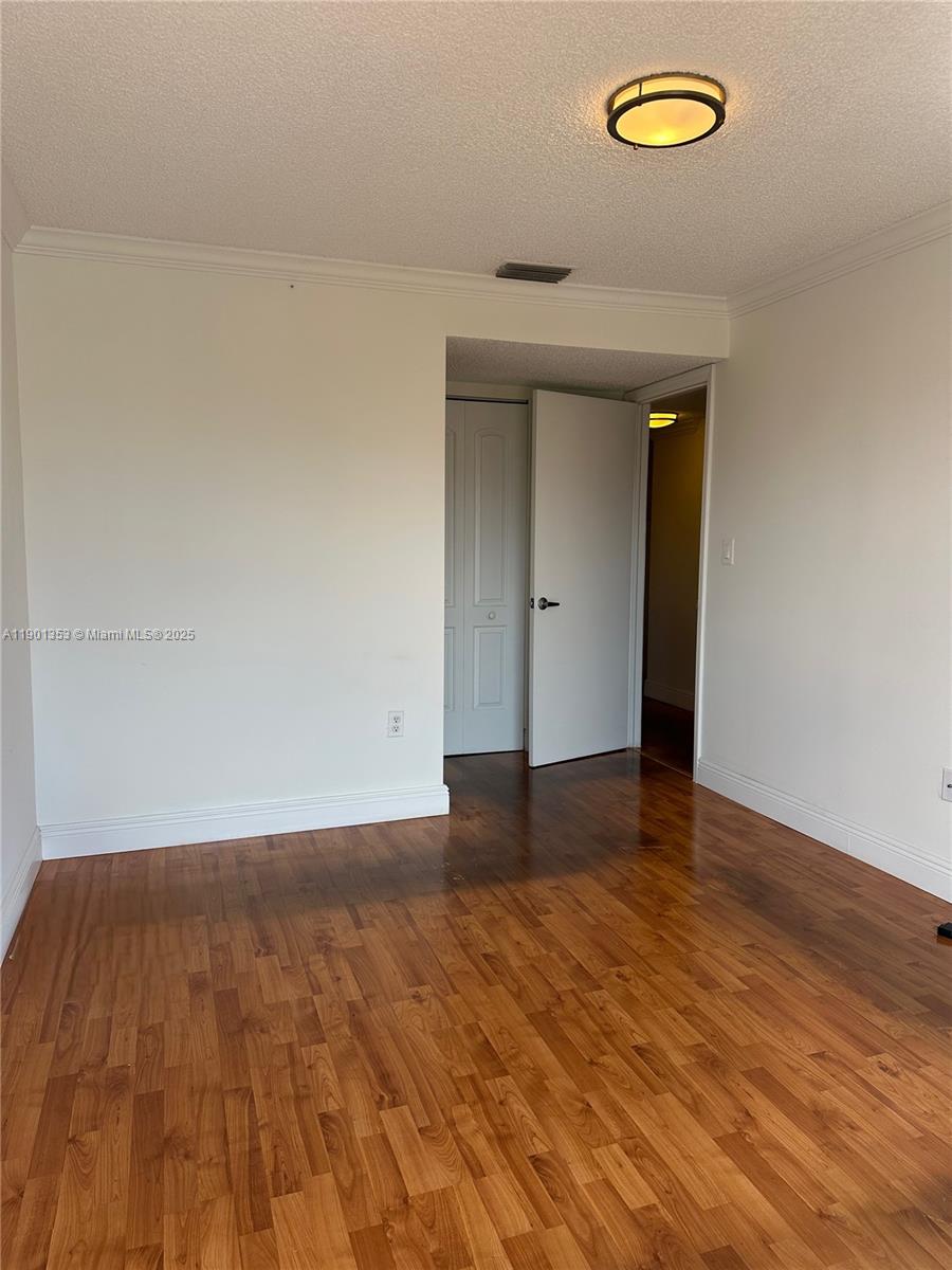 PRESIDENTIAL CORNERS COND - Residential