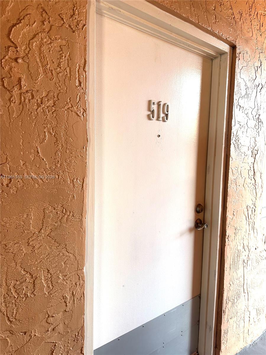 PRESIDENTIAL CORNERS COND - Residential