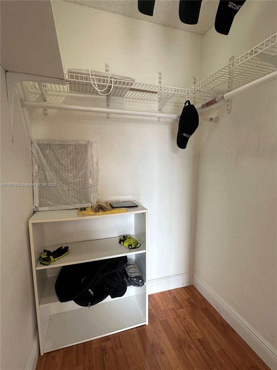 PRESIDENTIAL CORNERS COND - Residential