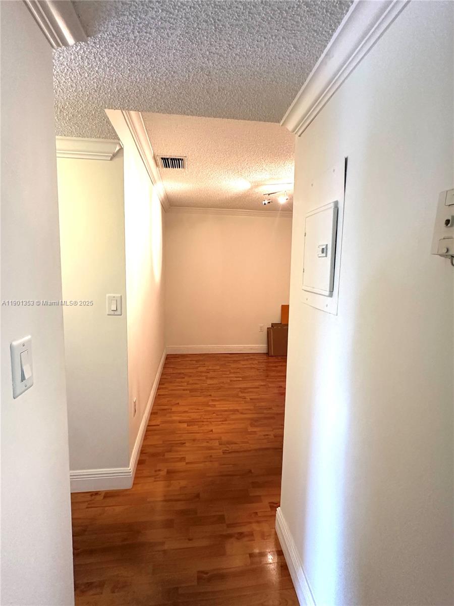 PRESIDENTIAL CORNERS COND - Residential