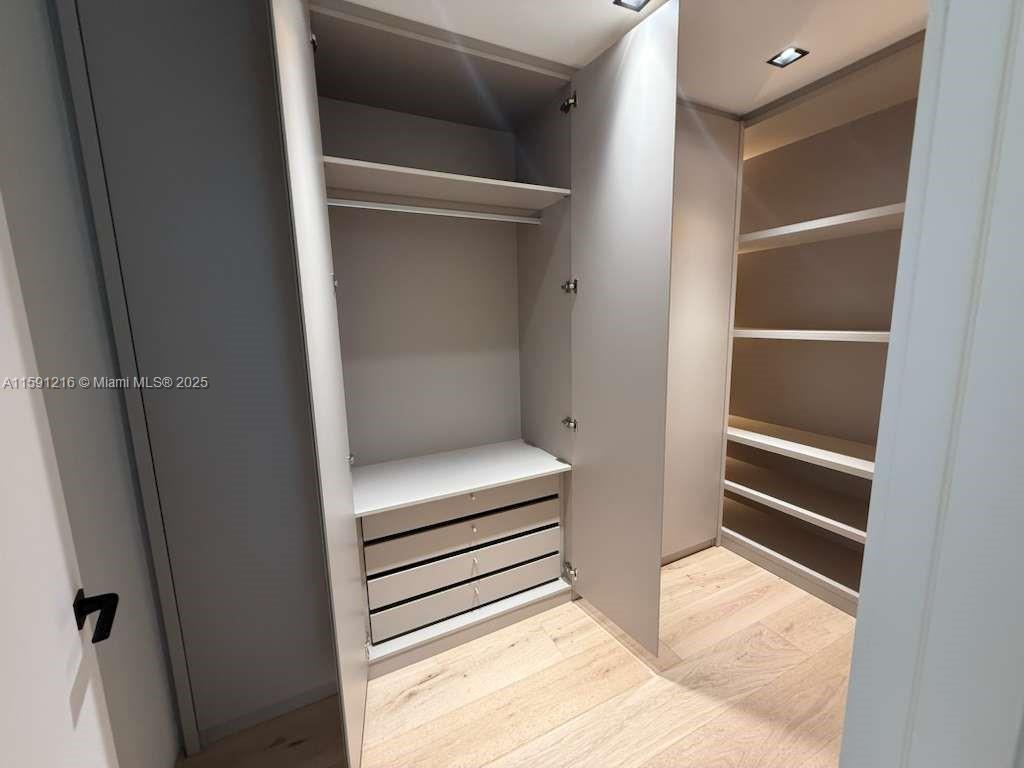 BRICKELL ESTATES - Residential