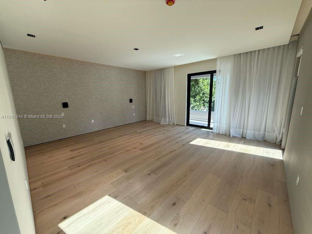 BRICKELL ESTATES - Residential