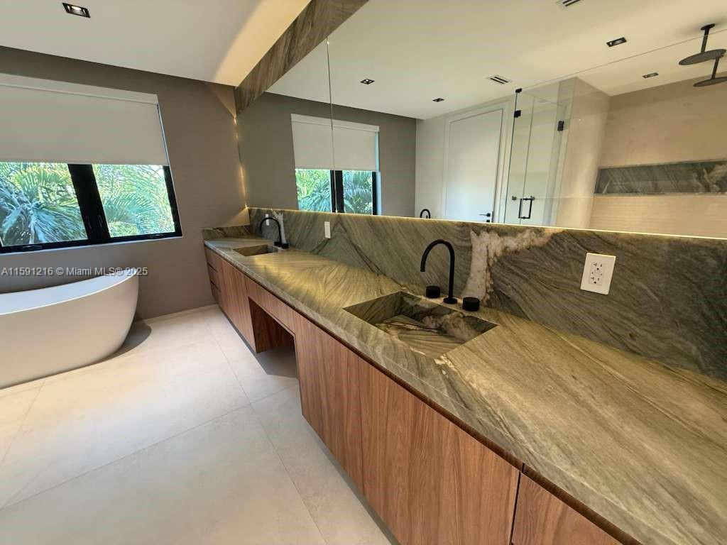 BRICKELL ESTATES - Residential