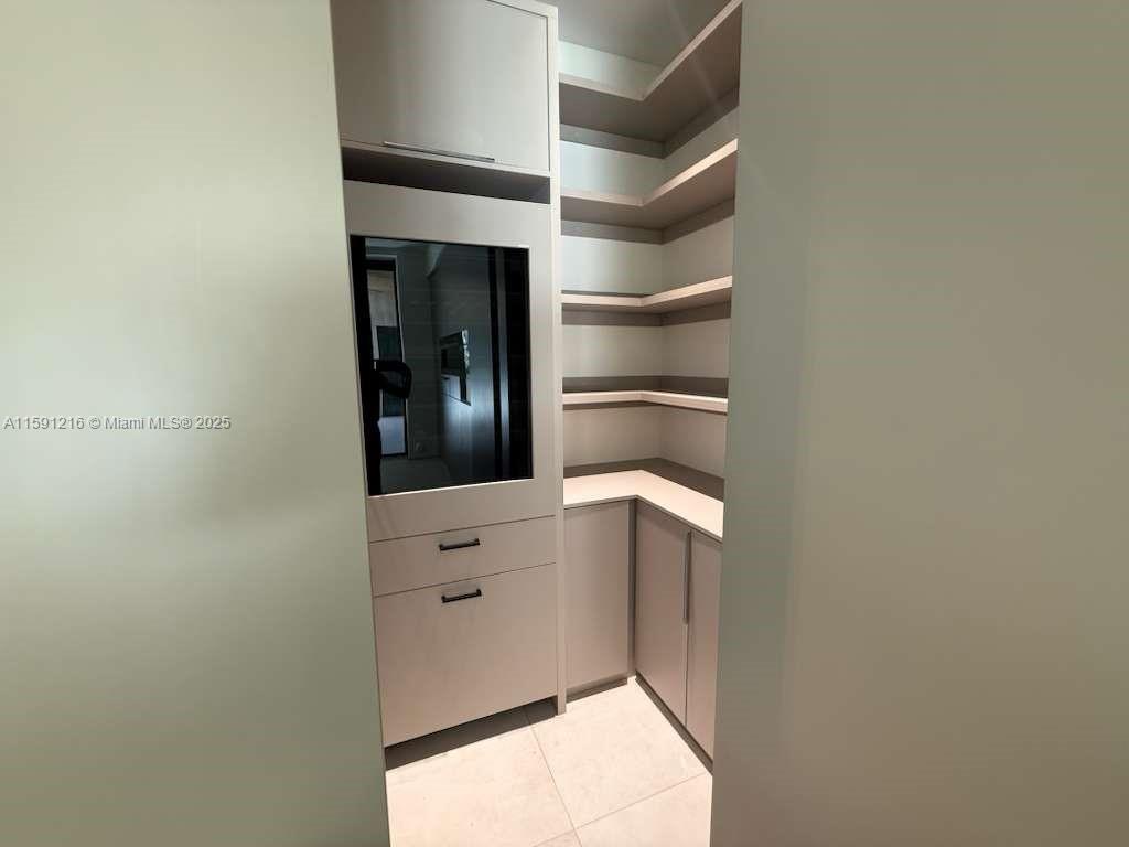 BRICKELL ESTATES - Residential