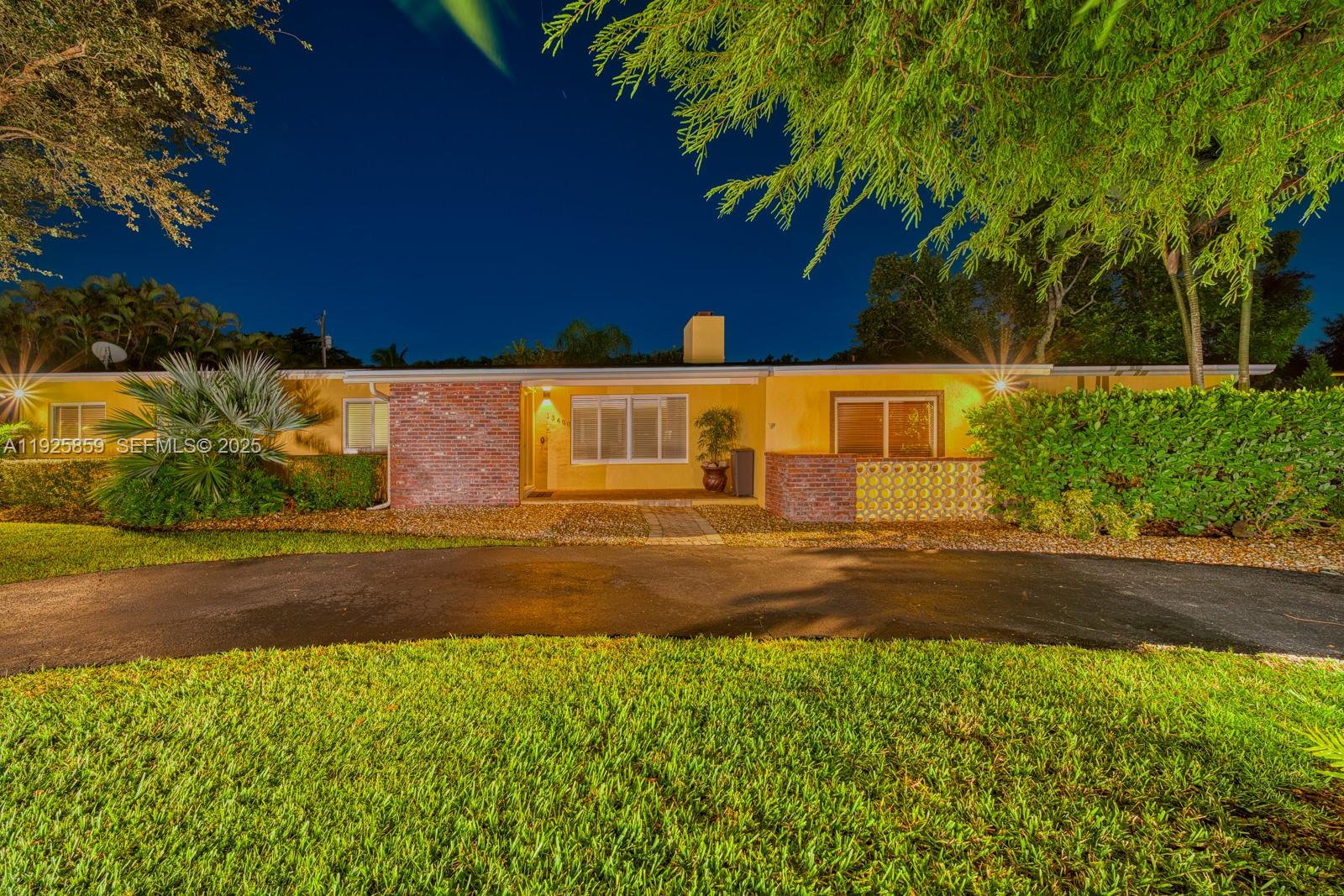 VILLAGE GROVE - Residential