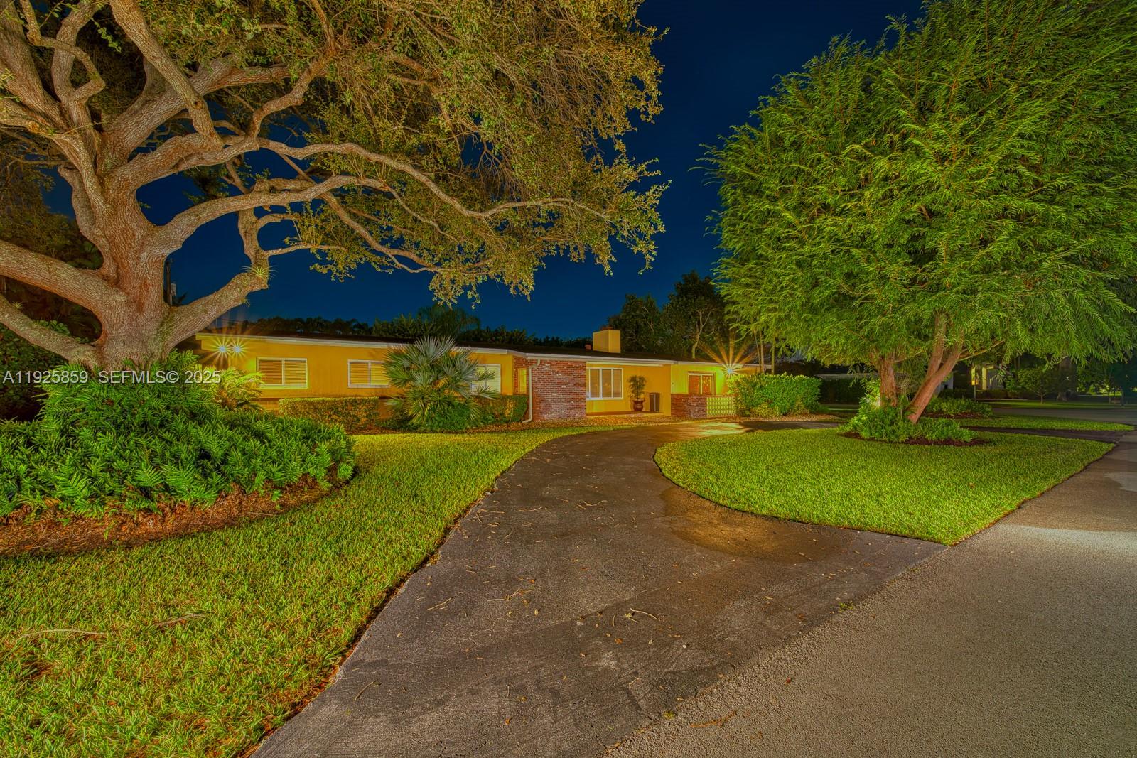 VILLAGE GROVE - Residential