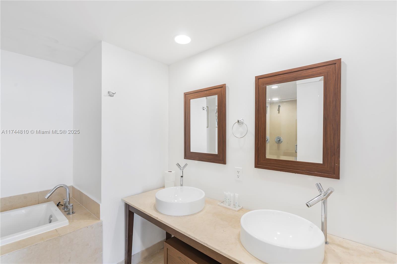 ICON BRICKELL CONDO NO 3 - Residential