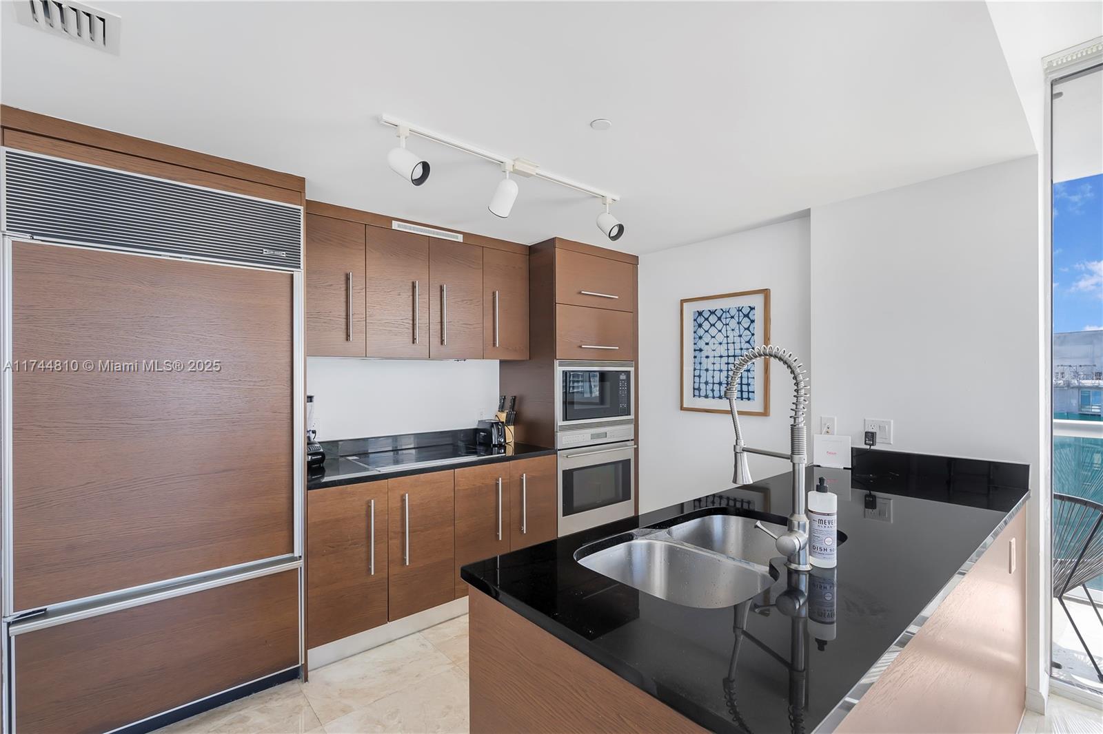 ICON BRICKELL CONDO NO 3 - Residential