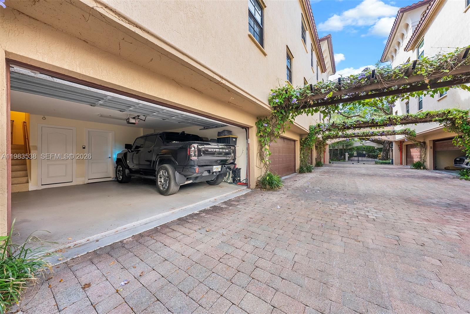 VILLAGGIO IN THE GROVE CO - Residential Lease