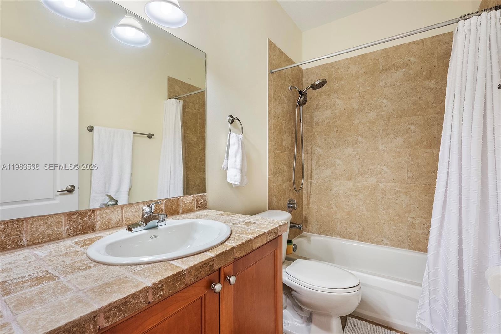 VILLAGGIO IN THE GROVE CO - Residential Lease