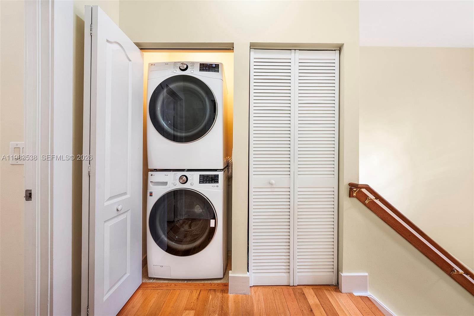 VILLAGGIO IN THE GROVE CO - Residential Lease