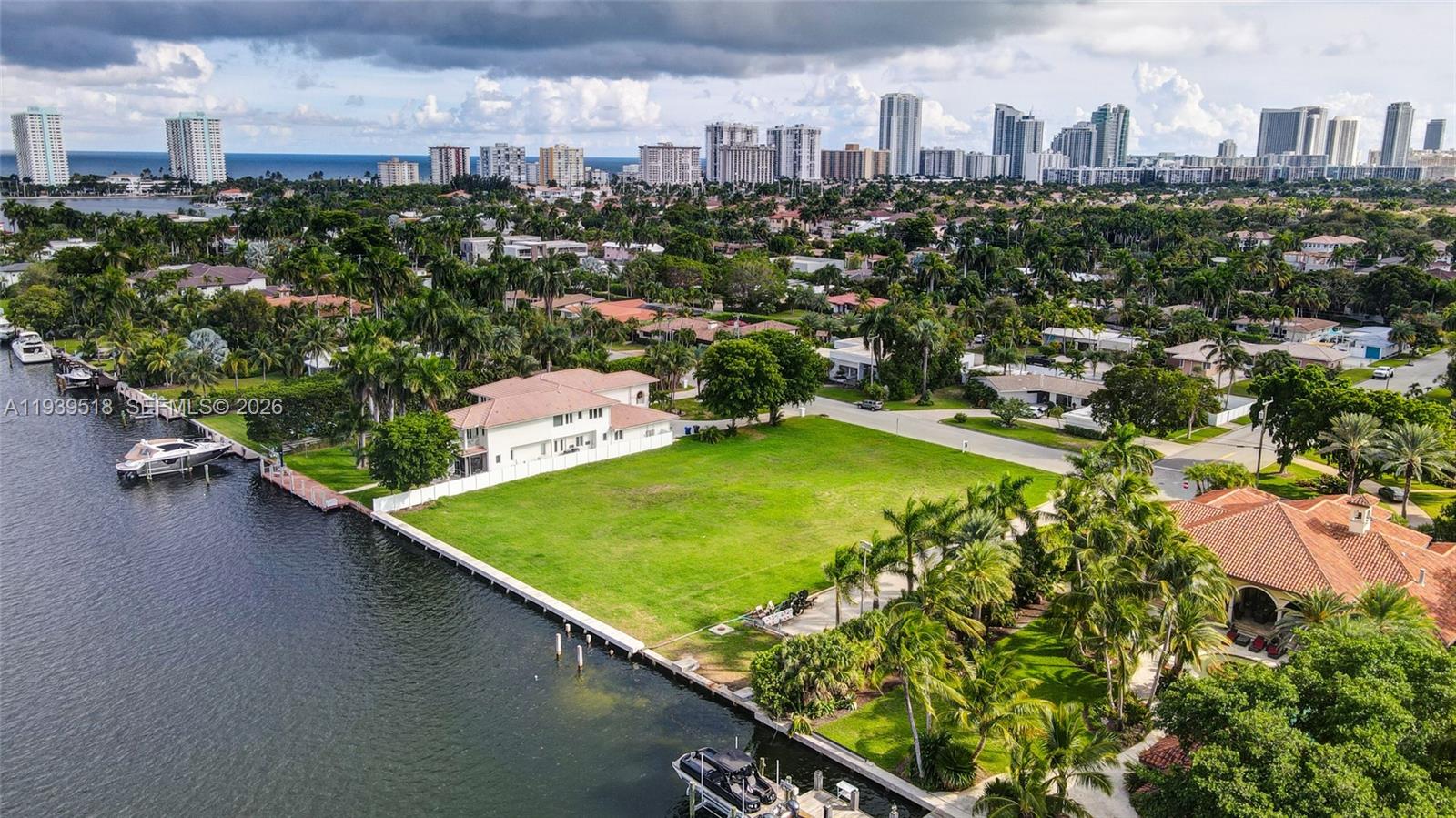 HOLLYWOOD LAKES SECTION - Land