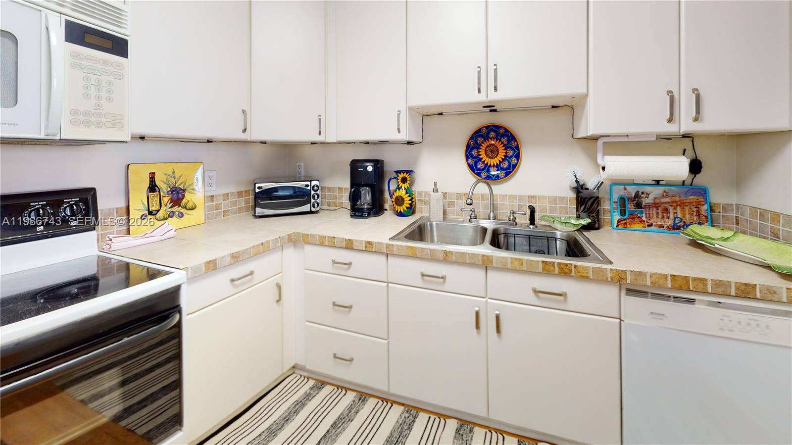 OLYMPUS CONDO PH A - Residential