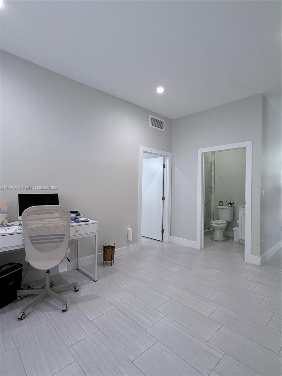 GRAPELAND HEIGHTS - Residential Lease
