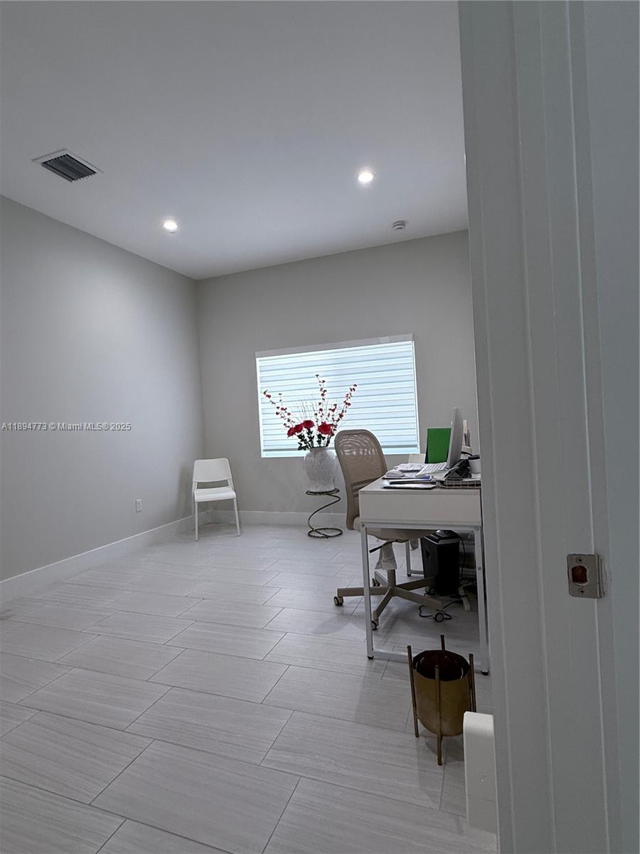 GRAPELAND HEIGHTS - Residential Lease
