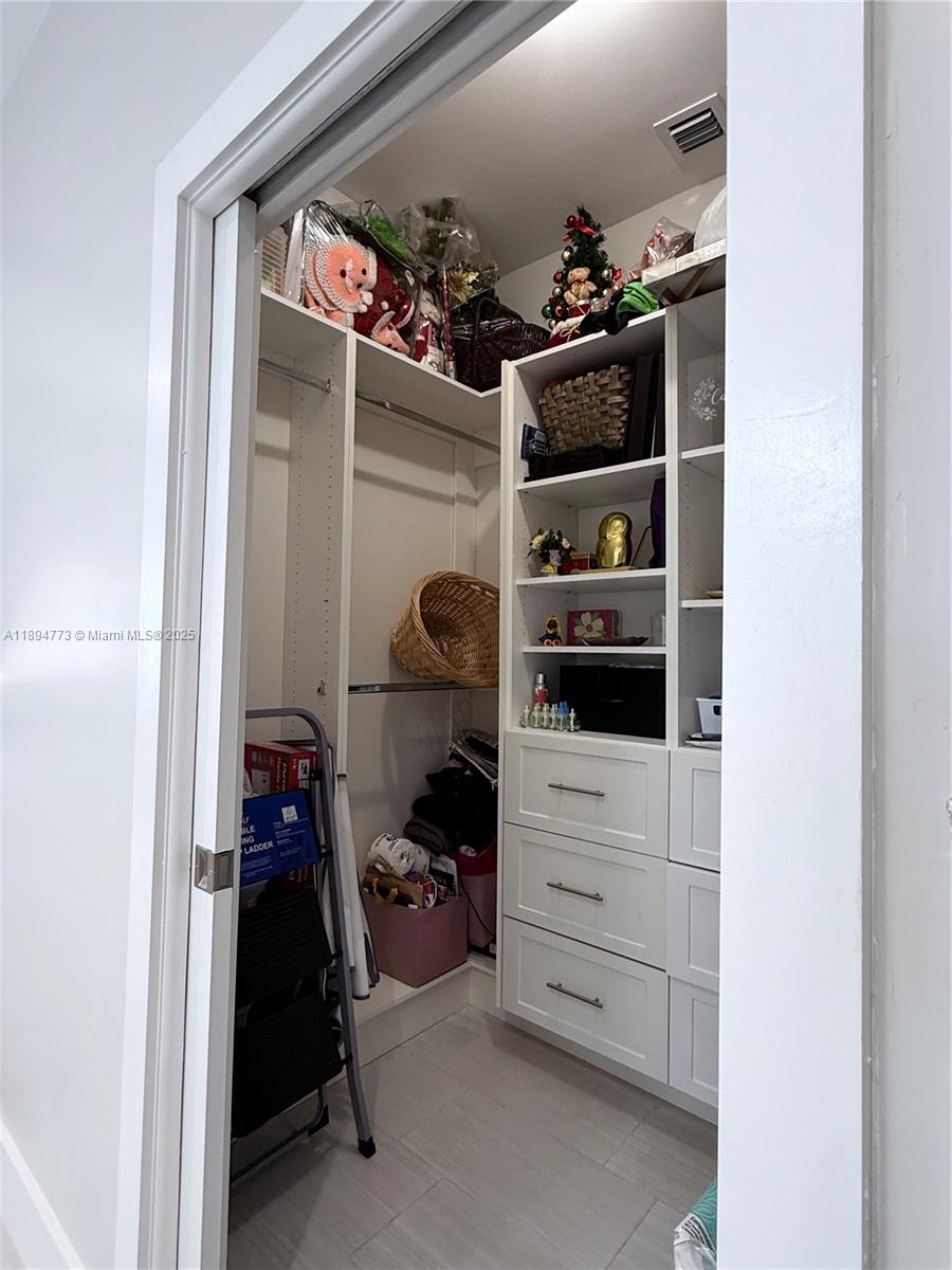 GRAPELAND HEIGHTS - Residential Lease