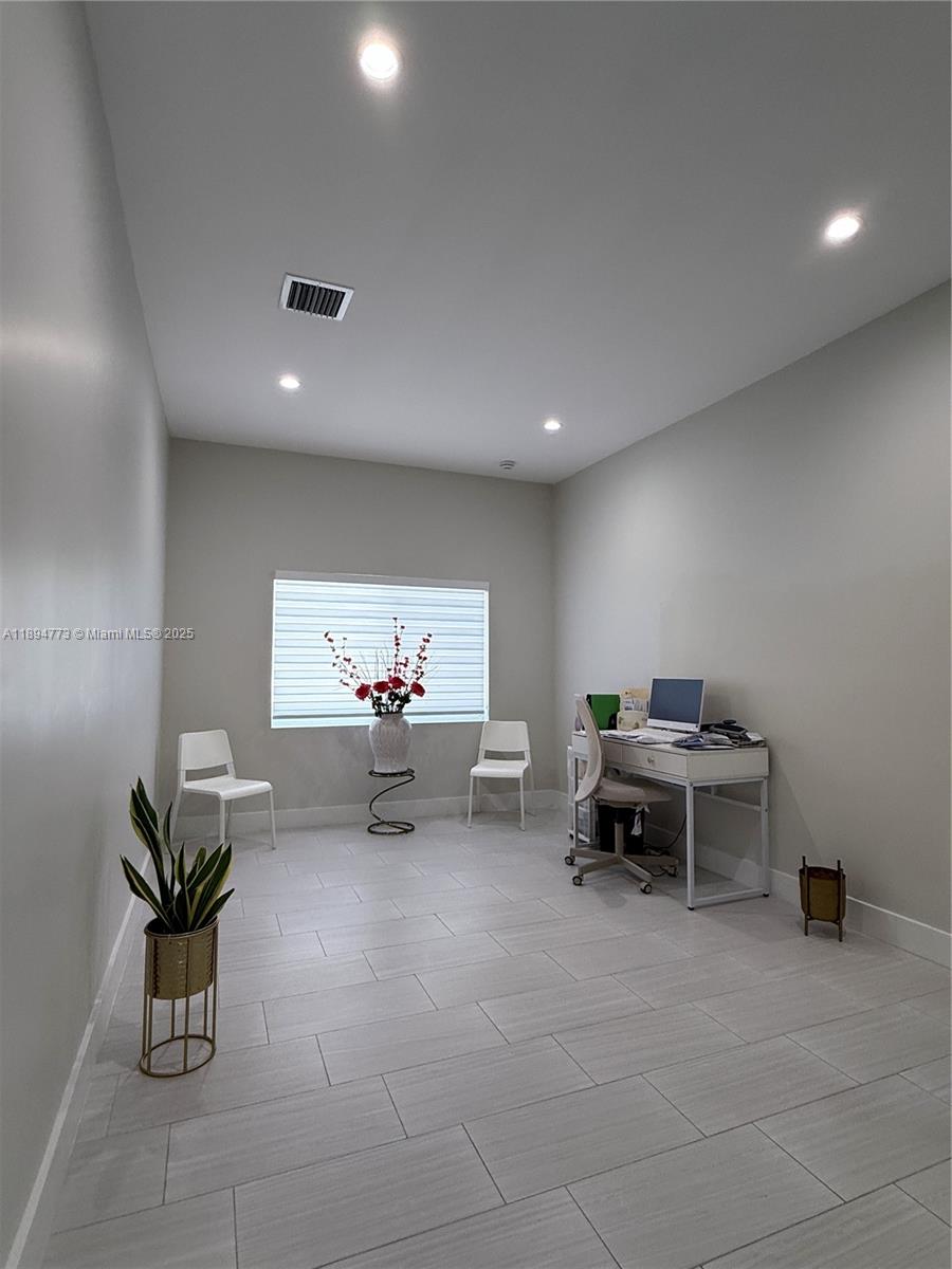 GRAPELAND HEIGHTS - Residential Lease