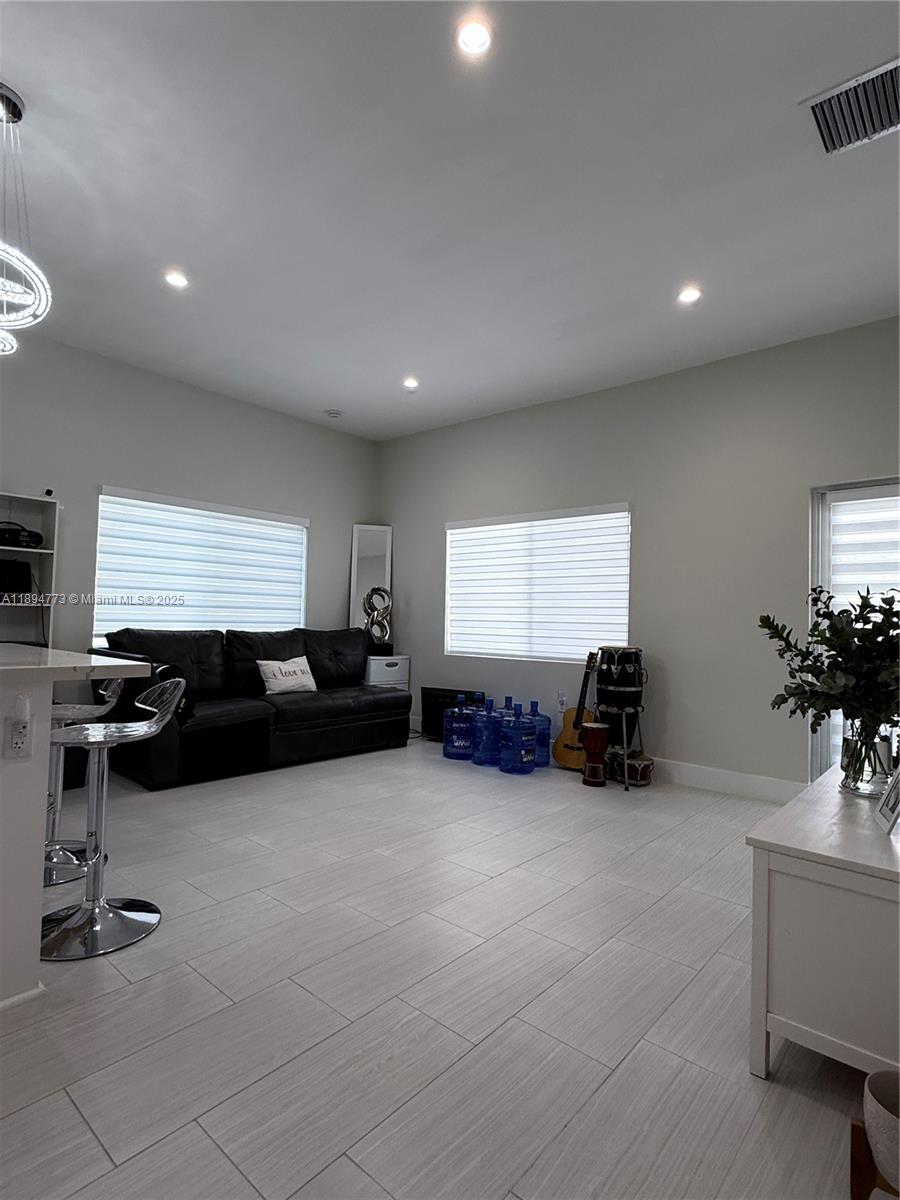 GRAPELAND HEIGHTS - Residential Lease