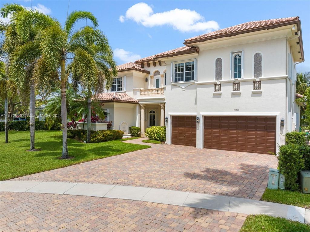 Photo of 10535 Blue Palm St, Plantation, FL 33324 (MLS # A11572699)