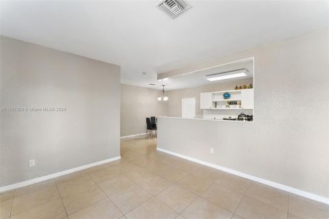 Single Family Residence in Miami Gardens FL 3970 195th St St 3.jpg