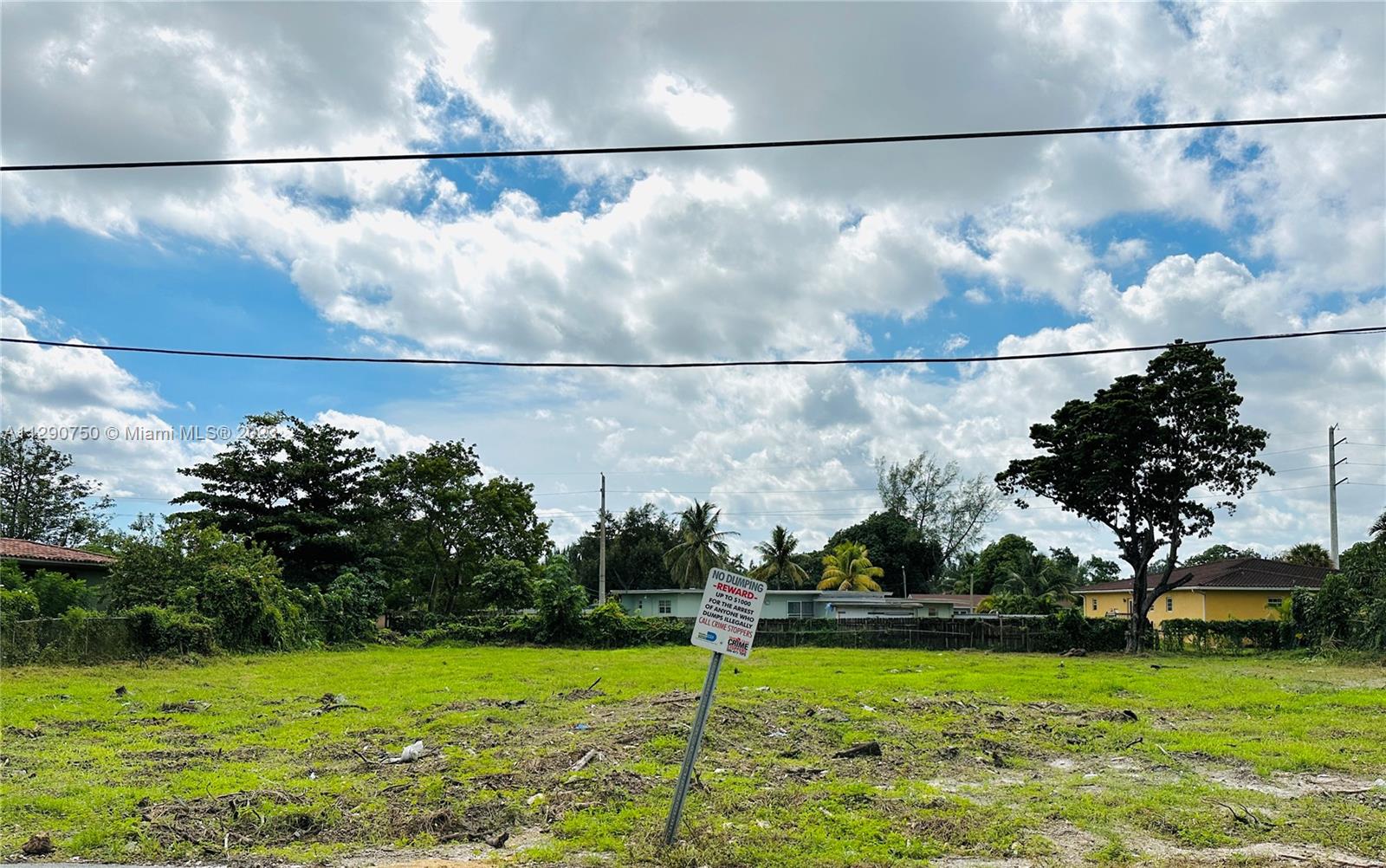 Very large VACANT LAND 21,250 sq ft. This a great opportunity to build your Dream Home or even better to build a Multifamily and make good money out of that. Excellent location with easy access to major highways that communicate with the north, east, south, or west. Minutes away from the Golden Gate interchange. Flood Zone X flood risk is between one percent and 0.2 percent. This is considered a moderate risk.