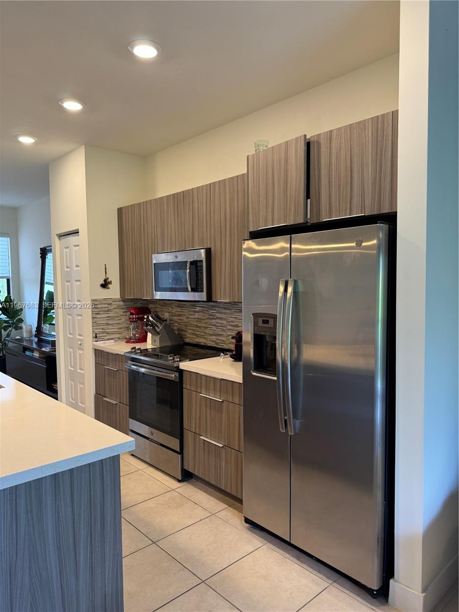 APEX AT PARK CENTRAL COND - Residential