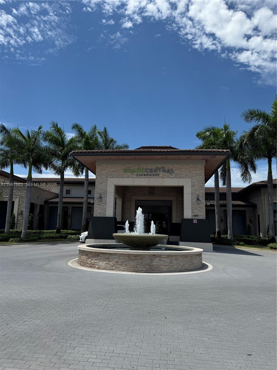 APEX AT PARK CENTRAL COND - Residential