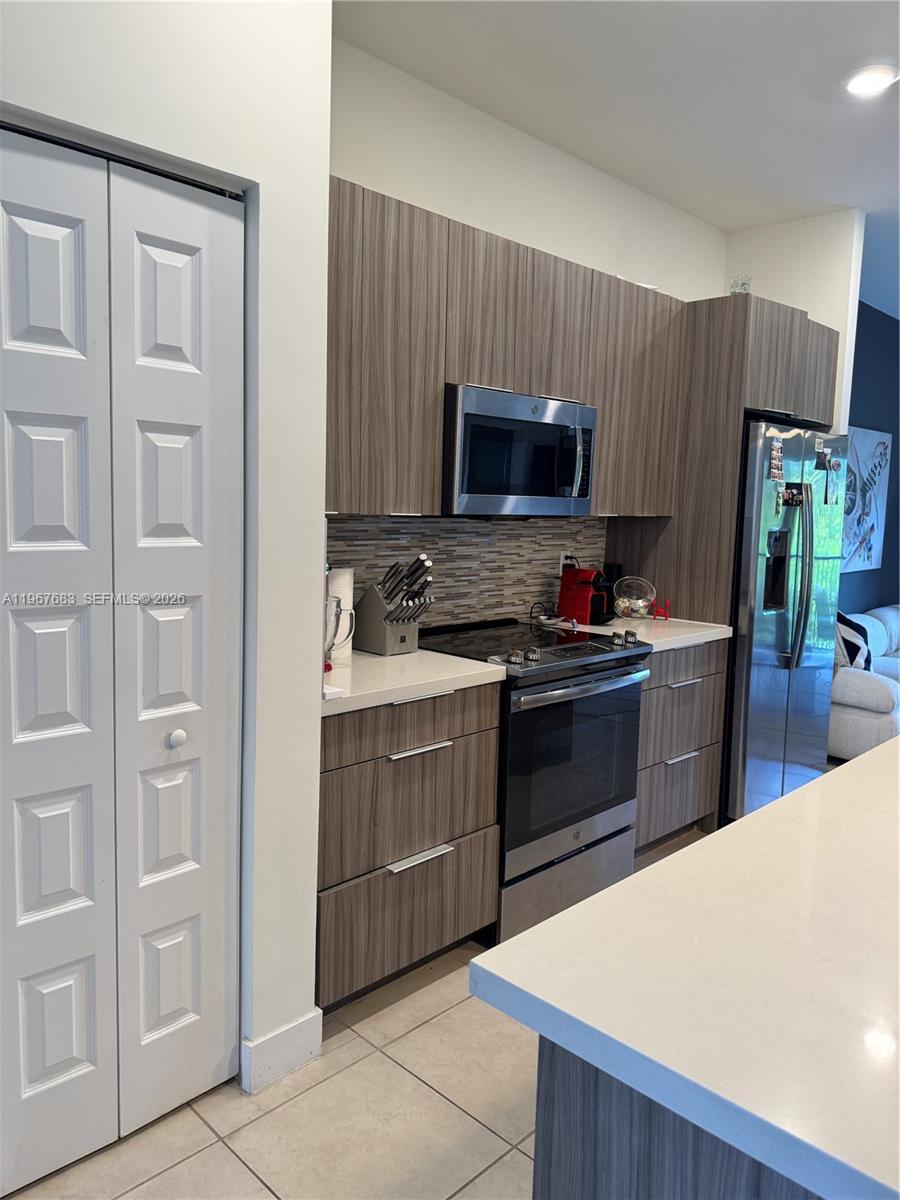 APEX AT PARK CENTRAL COND - Residential