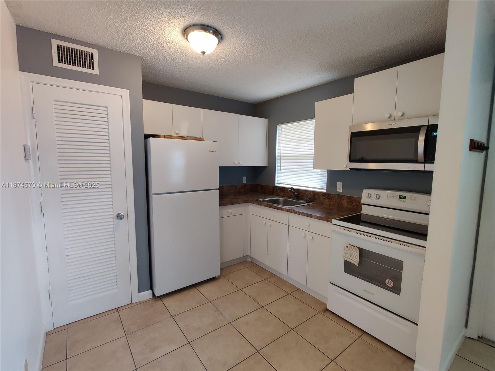 VILLAGE PARK AT OAKLAND C - Residential Lease