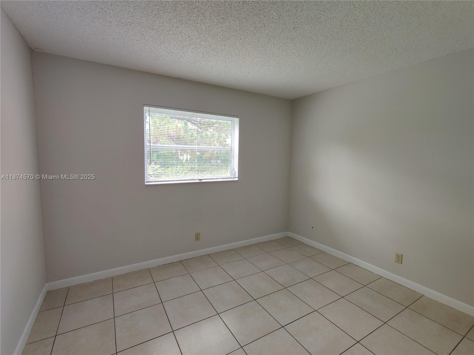 VILLAGE PARK AT OAKLAND C - Residential Lease