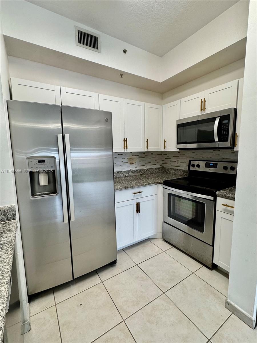 PALM GARDENS AT DORAL CON - Residential Lease