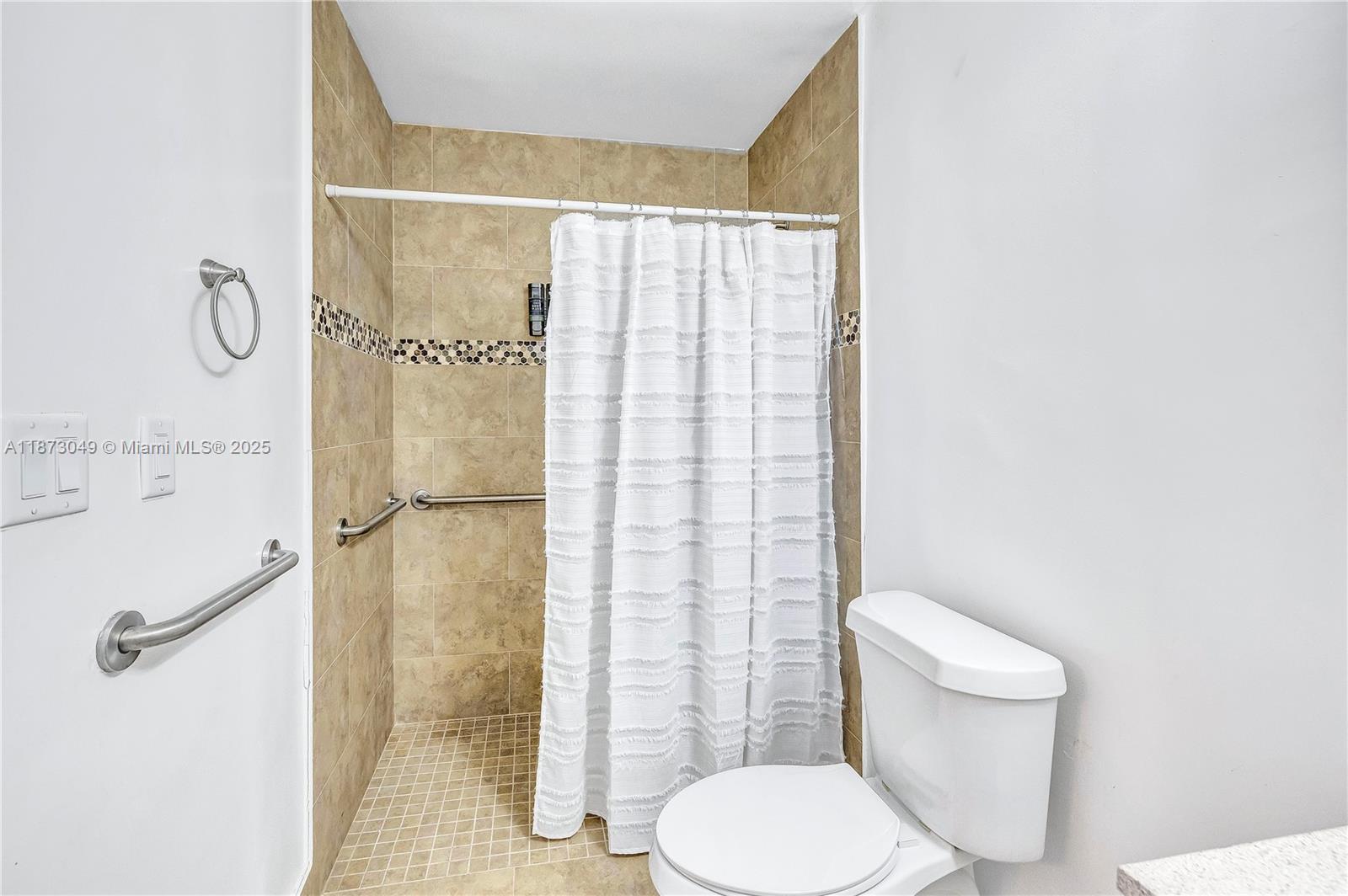 CENTRAL GOLF SEC OF HOLLY - Residential