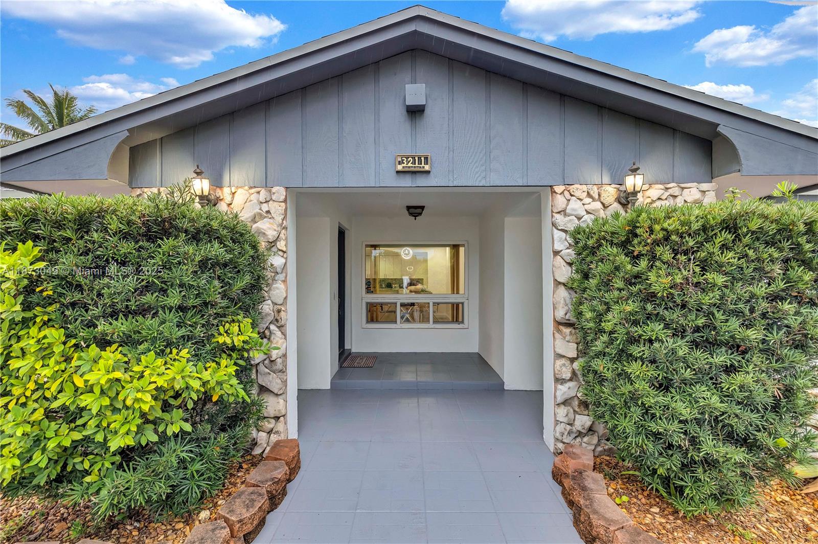 CENTRAL GOLF SEC OF HOLLY - Residential