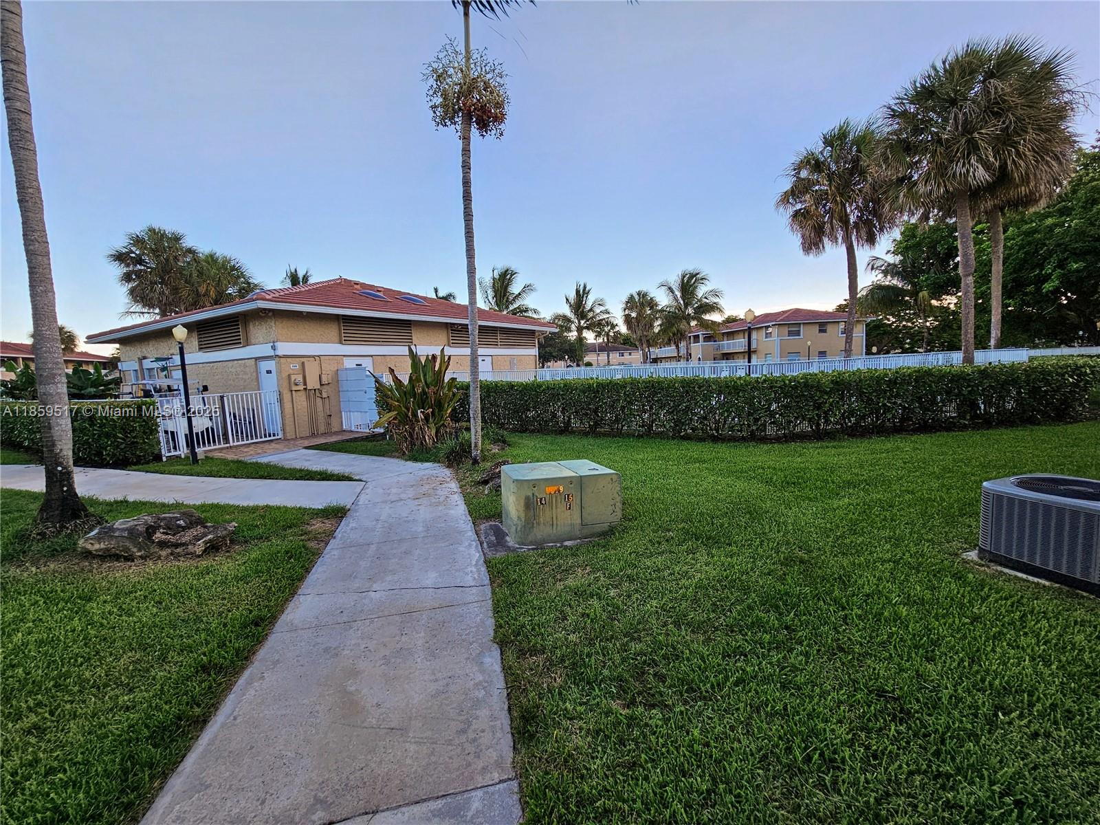 10137 Twin Lakes Dr 2-E