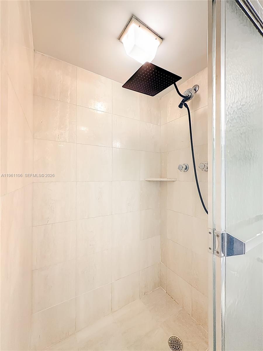 LAGO MAR NORTH LODGE COND - Residential