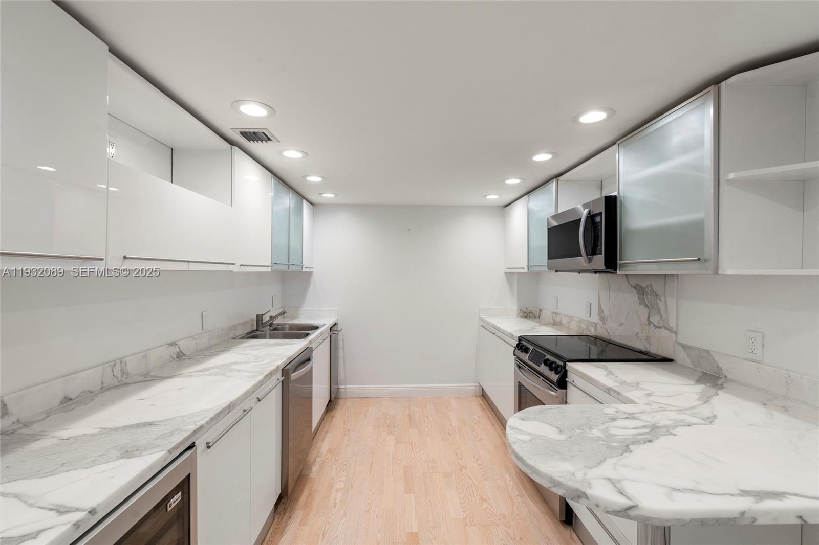 199 Ocean Lane Dr 611