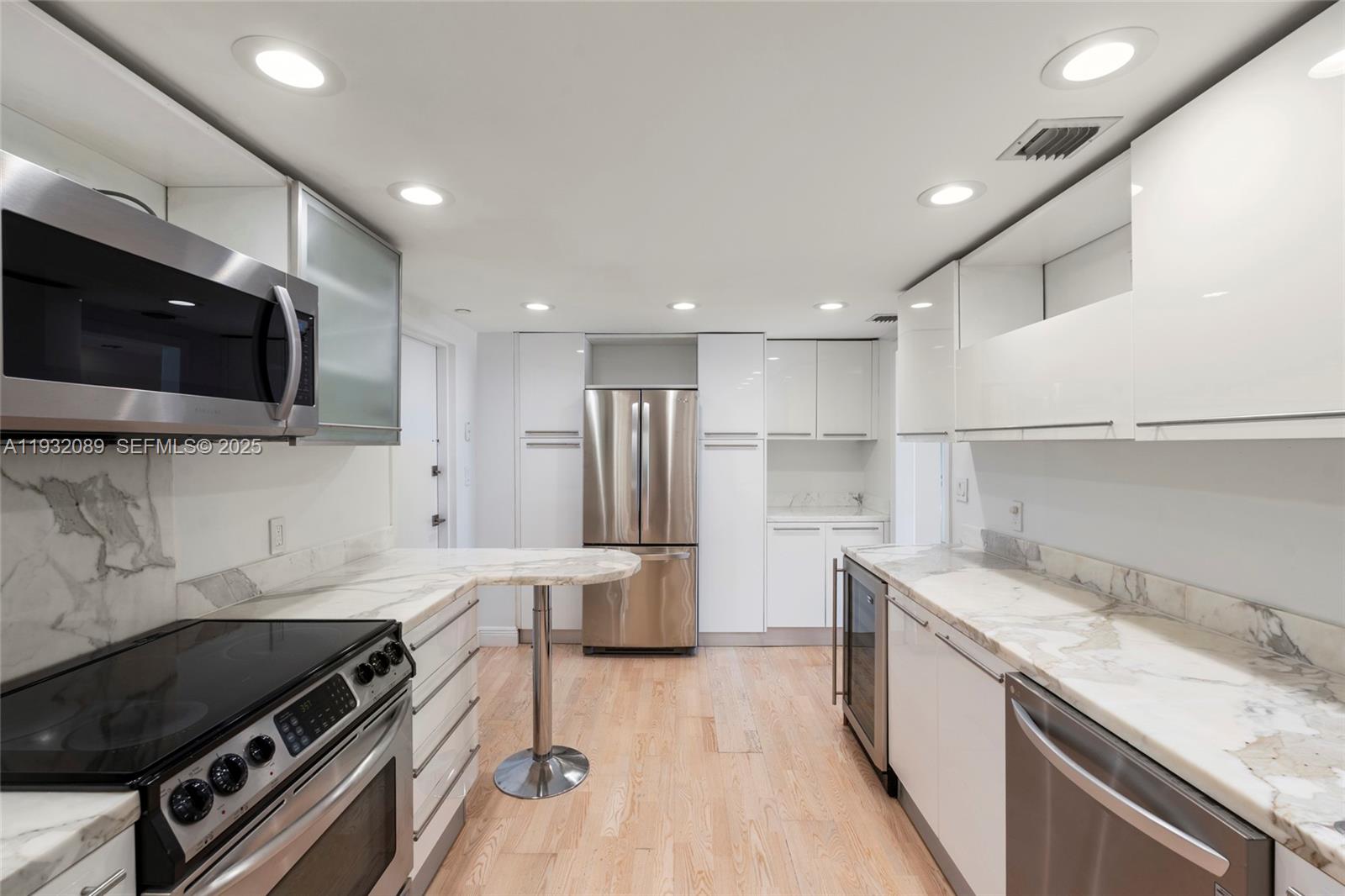 199 Ocean Lane Dr 611