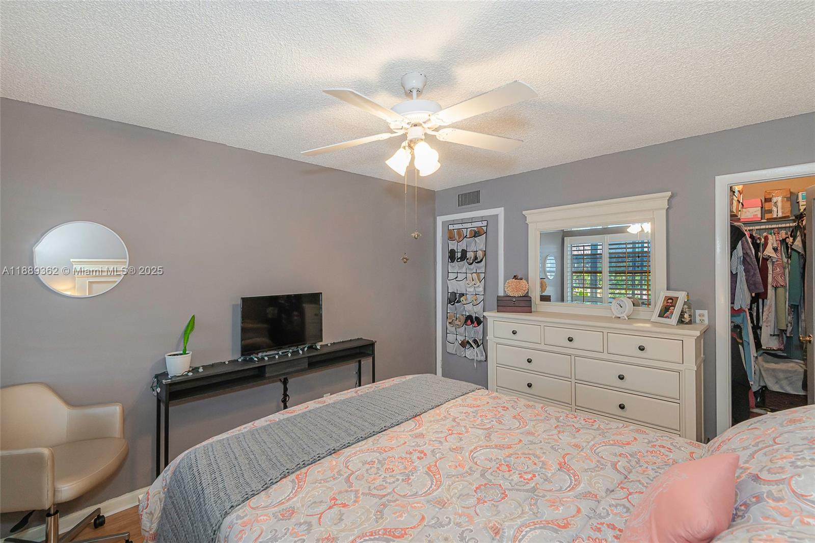 KINGS POINT BURGUNDY COND - Residential